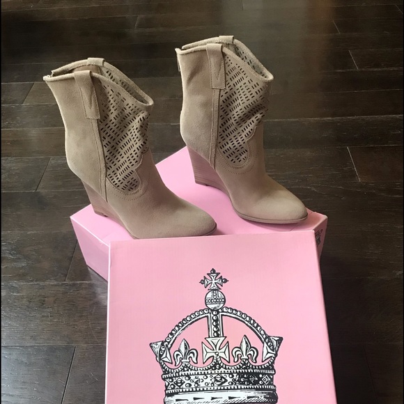 Crown Vintage Boots - Picture 3 of 8